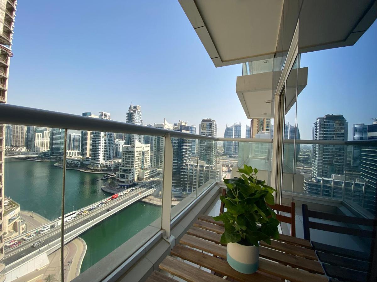 Walk To The Beach Or Enjoy The Amazing View From The Balcony Apartment Dubai Bagian luar foto