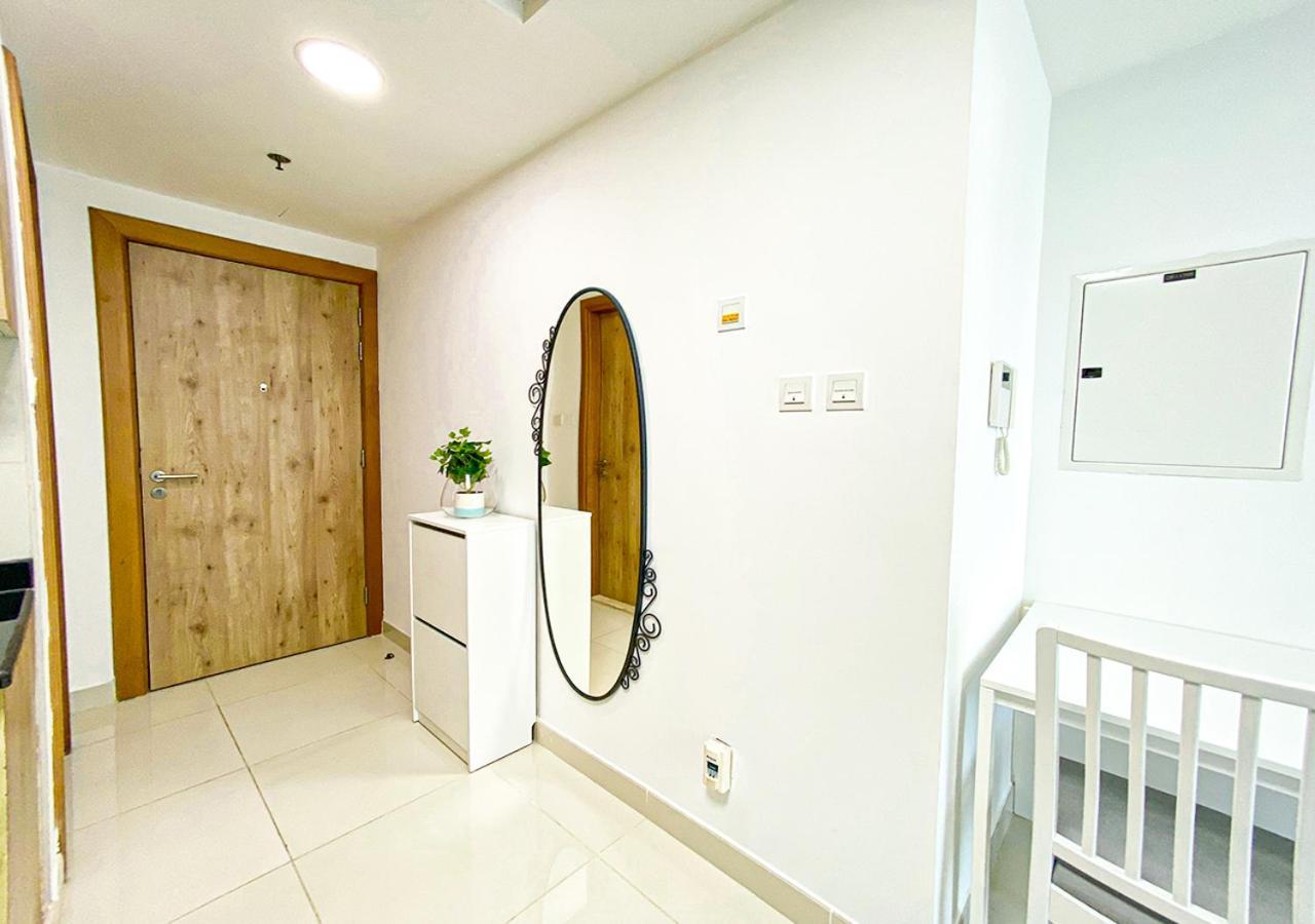 Walk To The Beach Or Enjoy The Amazing View From The Balcony Apartment Dubai Bagian luar foto