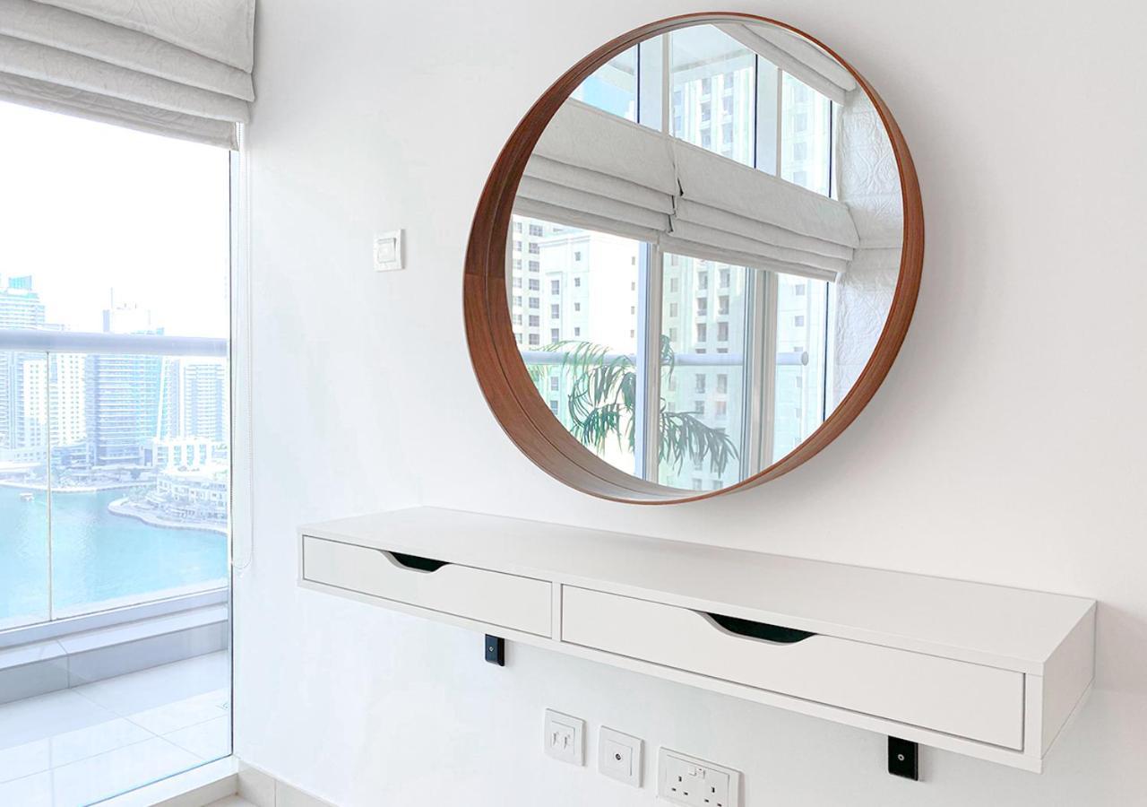 Walk To The Beach Or Enjoy The Amazing View From The Balcony Apartment Dubai Bagian luar foto