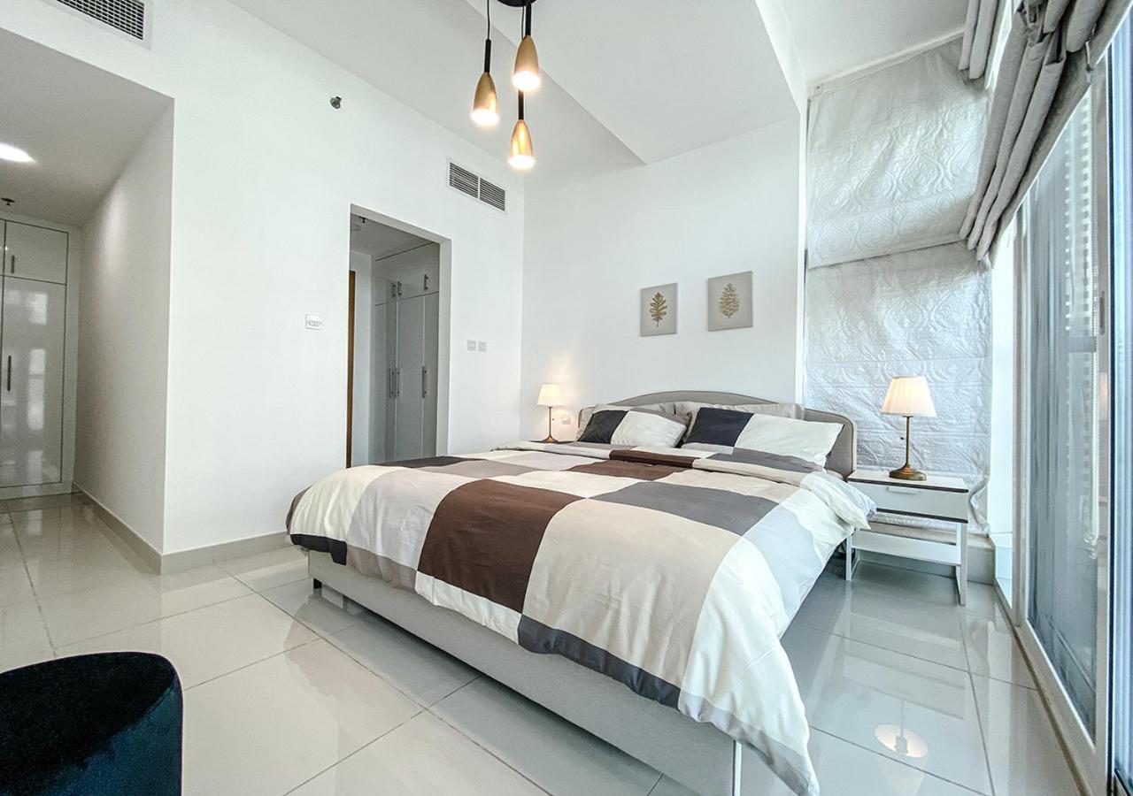 Walk To The Beach Or Enjoy The Amazing View From The Balcony Apartment Dubai Bagian luar foto