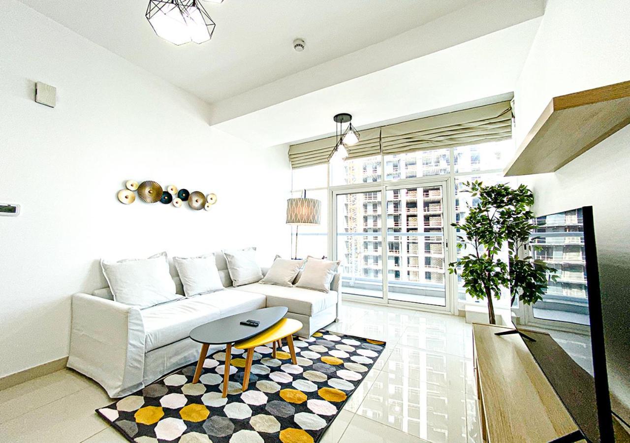 Walk To The Beach Or Enjoy The Amazing View From The Balcony Apartment Dubai Bagian luar foto