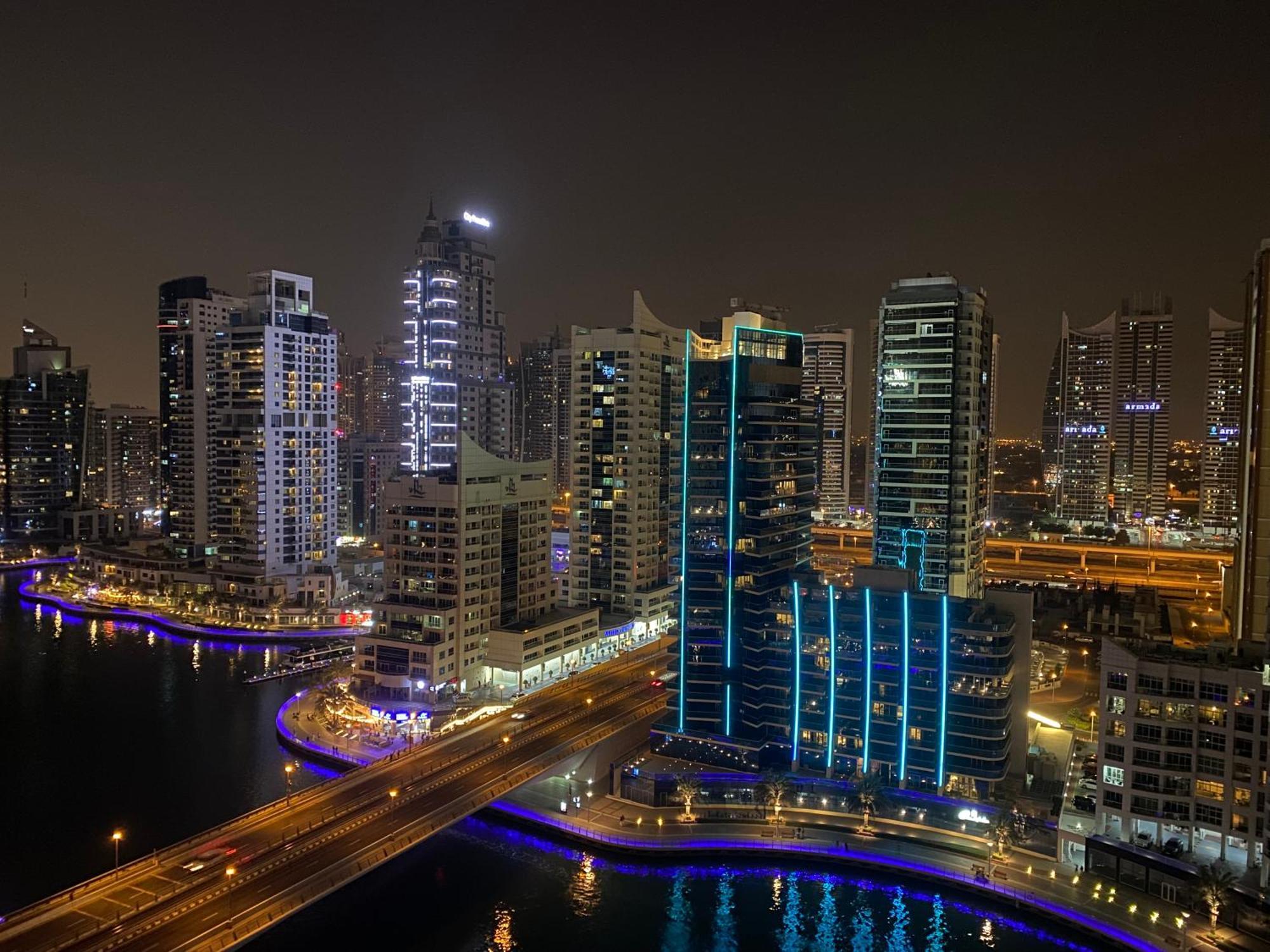 Walk To The Beach Or Enjoy The Amazing View From The Balcony Apartment Dubai Bagian luar foto